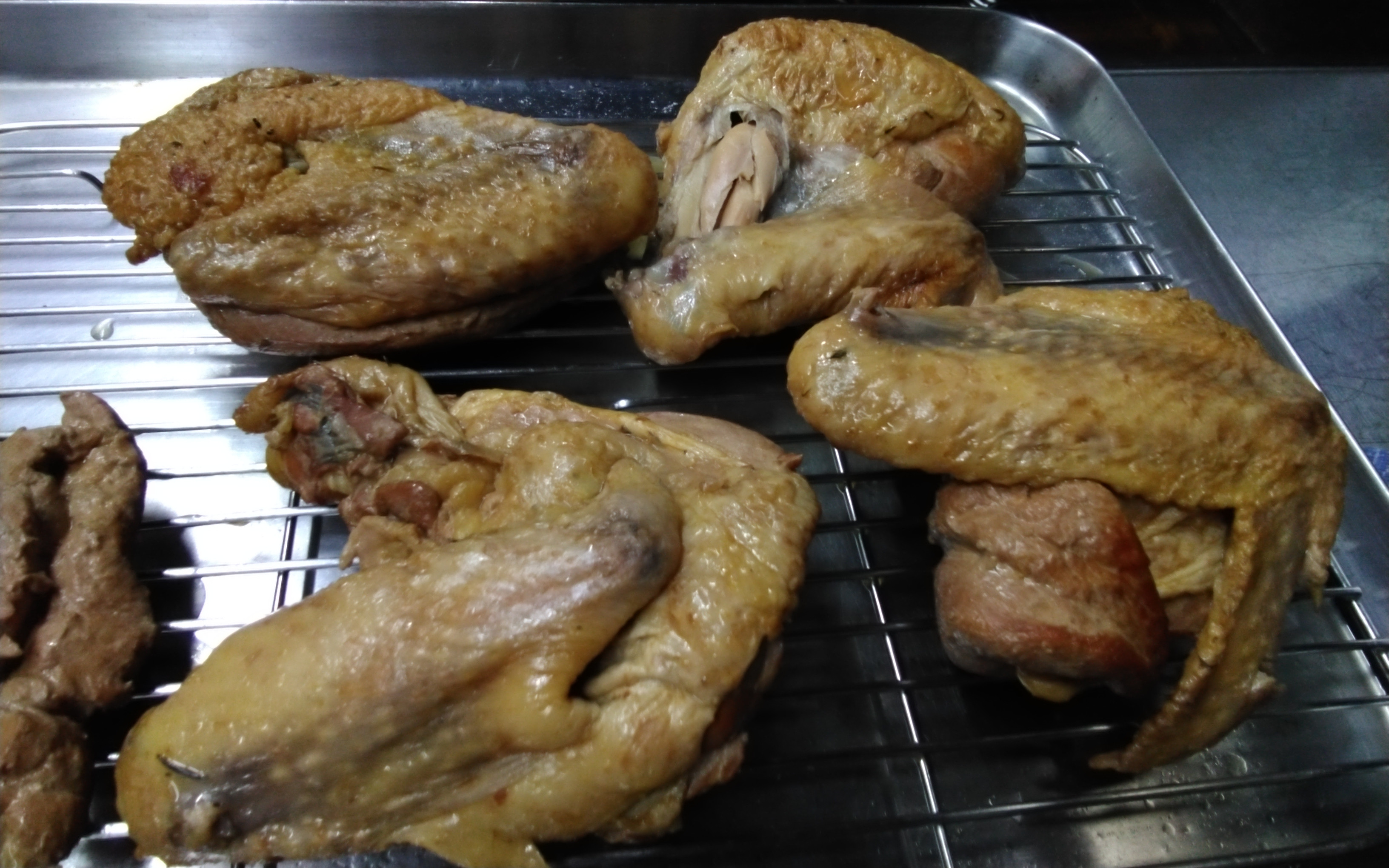 ホロホロ鶏の手羽付き胸肉のクリーム煮　…