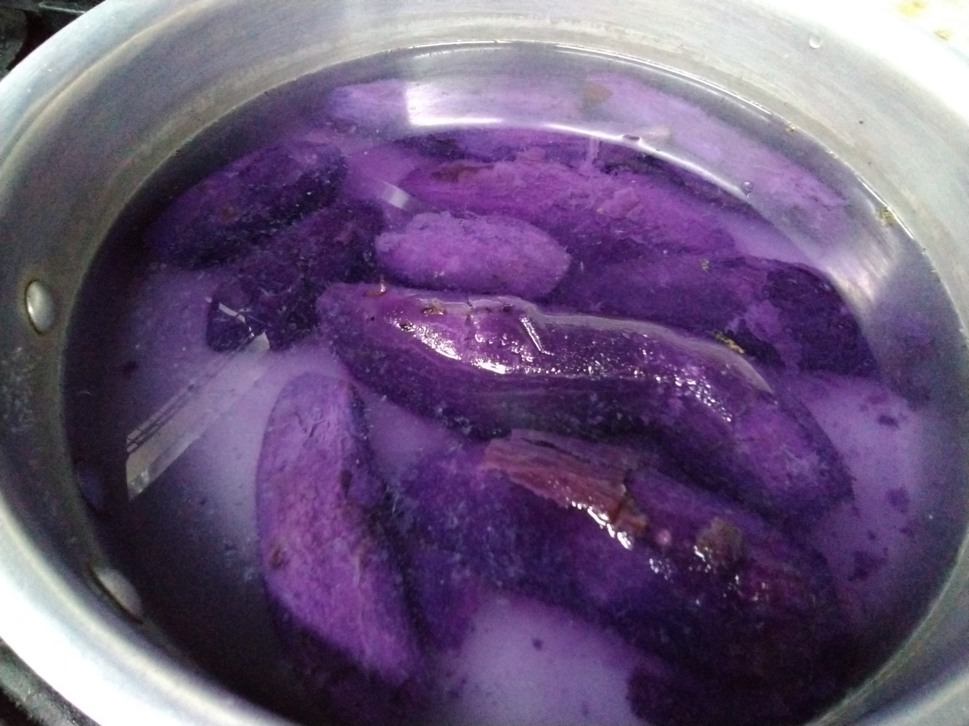 紫芋　…
