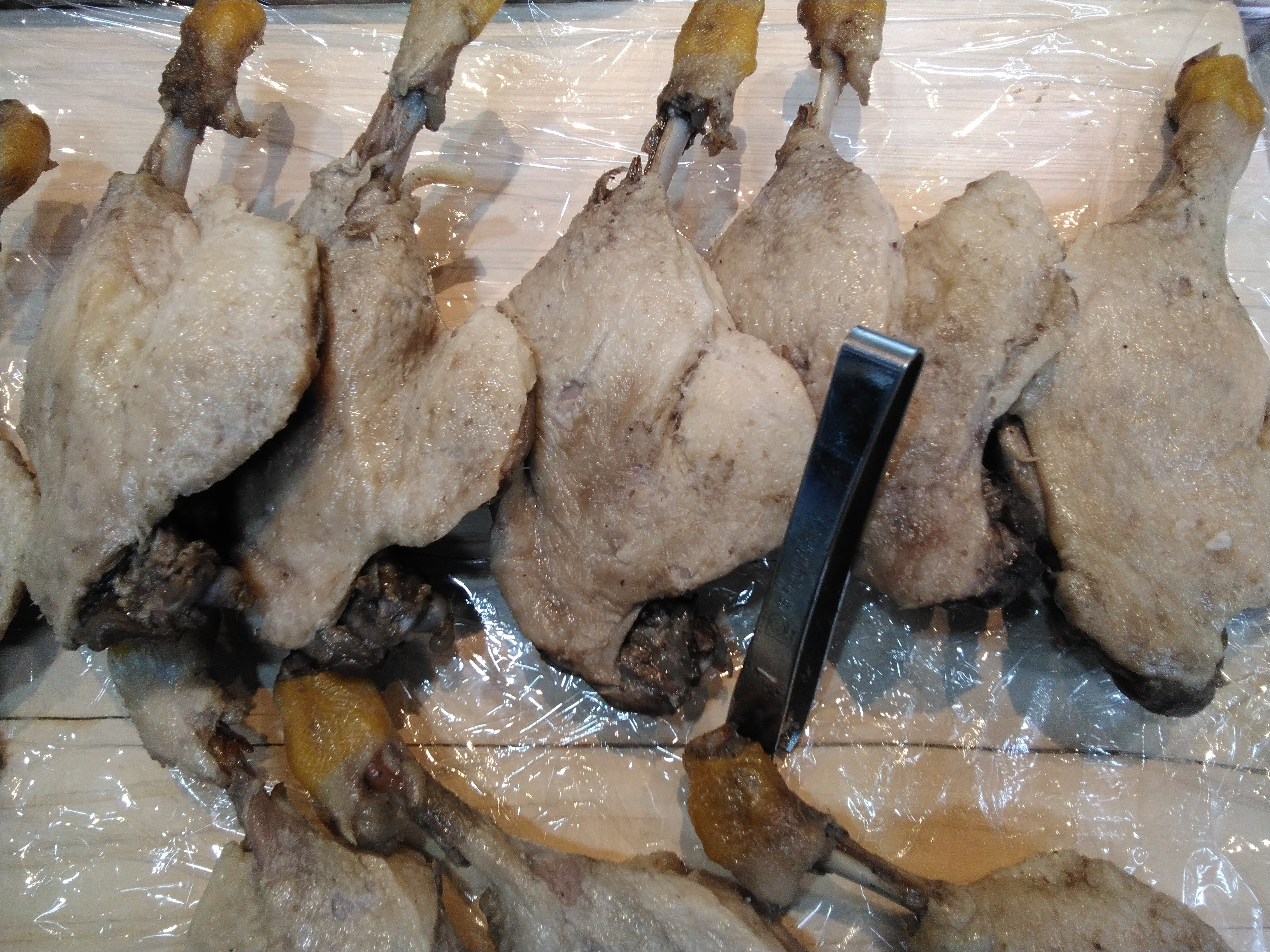 シャラン産鴨の骨付き股肉のコンフィー　…