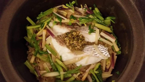 天然鯛と春野菜の炊き込みご飯