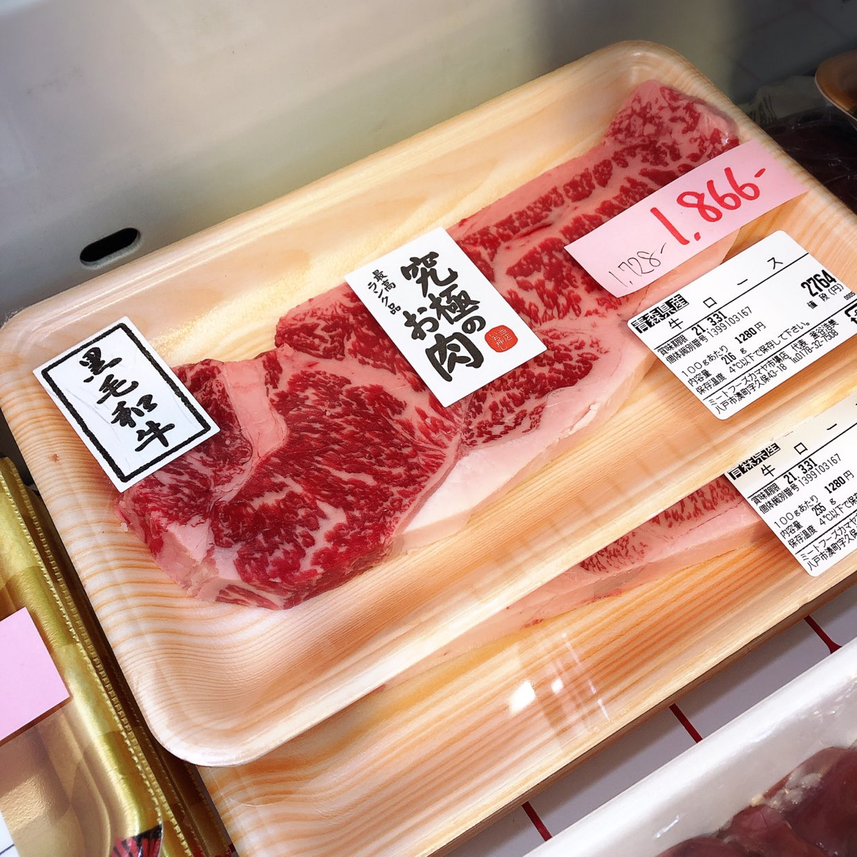 本日は青森県産黒毛和牛ロースステーキ用、カルビがお買得です。