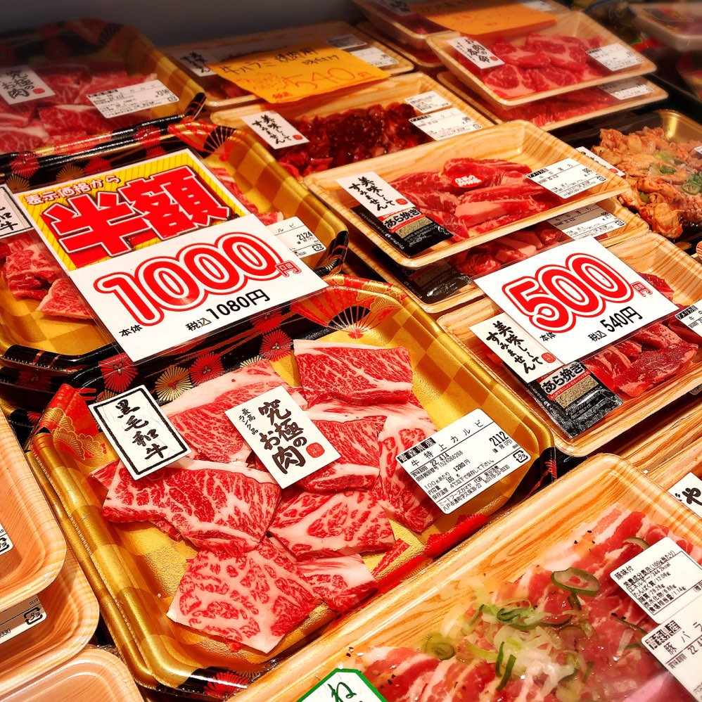 本日は青森県産黒毛和牛特上カルビが半額。焼肉用各種お買得です。