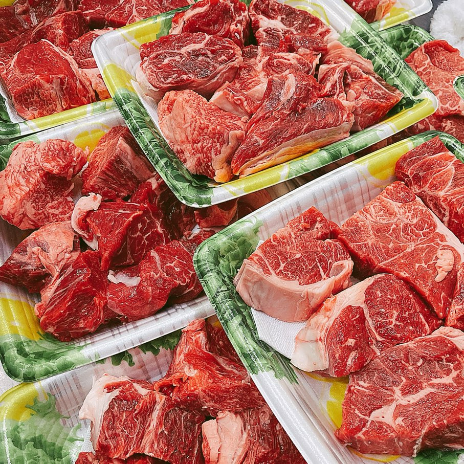 本日は倉石牛ビーフシチュー用、倉石牛入ハンバーグなどがお買い得です。