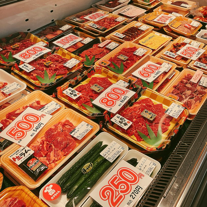 本日は東北産豚スペアリブメガ盛り、青森県産若鶏モツなどがお買得です。