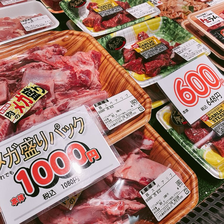 本日は東北産豚スペアリブメガ盛り、倉石牛サイコロステーキなどがお買得です。
