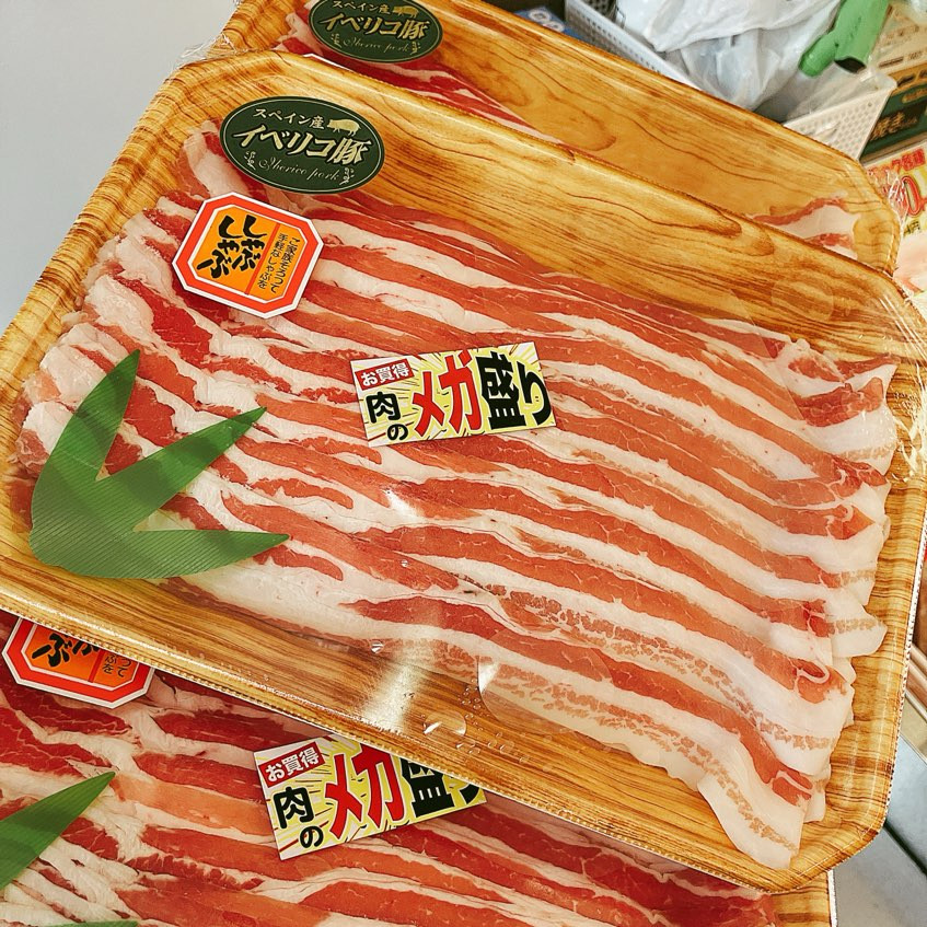 本日はスペイン産イベリコ豚バラしゃぶしゃぶ用メガ盛りパックなどがお買得です。