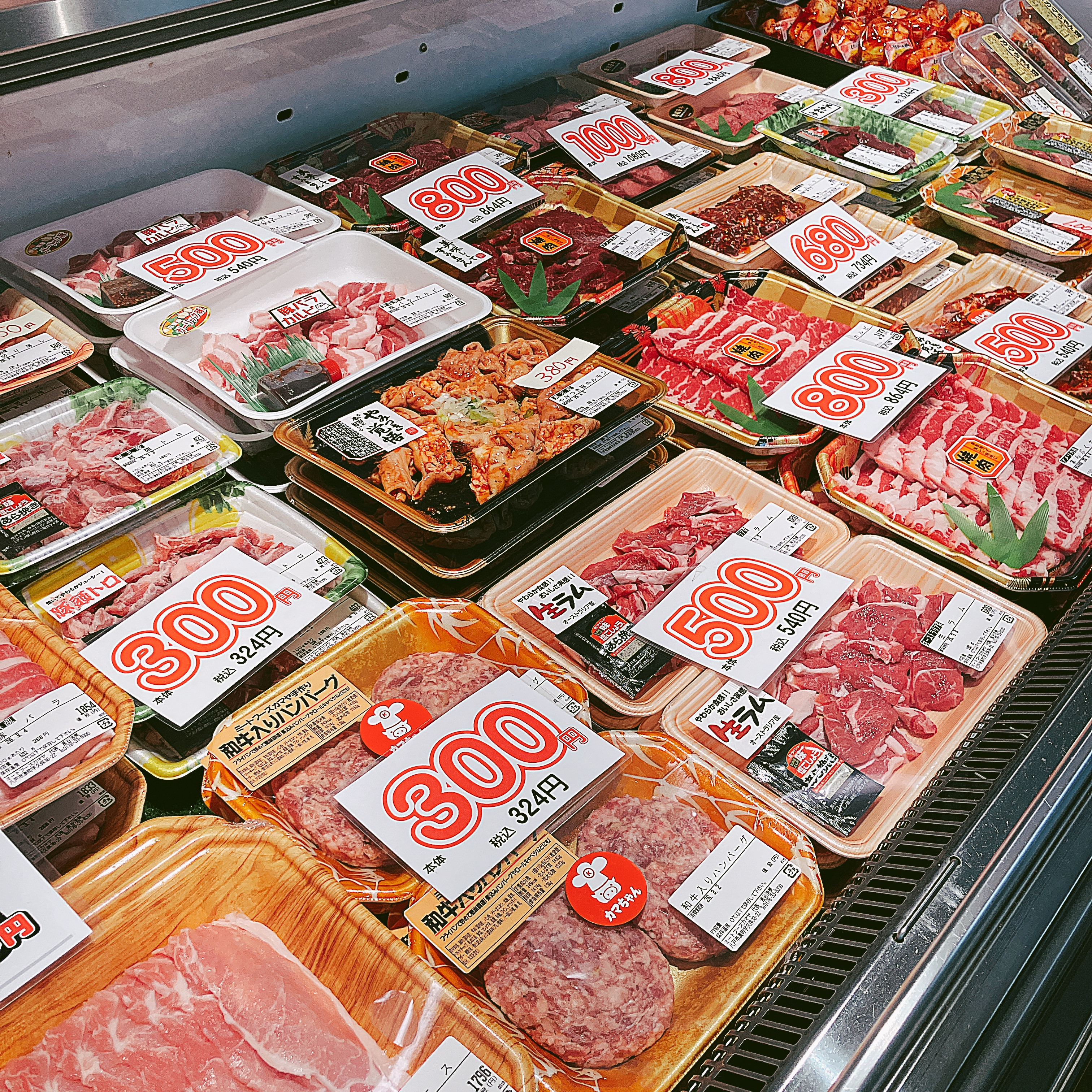 本日は当店手作り和牛入りハンバーグ、宮城県産奥羽華牛カルビなどがお買い得です。