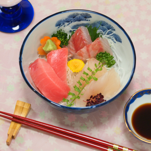 豊洲市場から仕入れた新鮮な魚