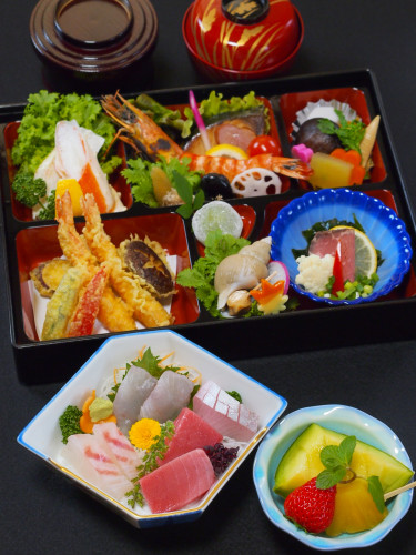 ハレの日の集まりに、華を添えるお祝い膳