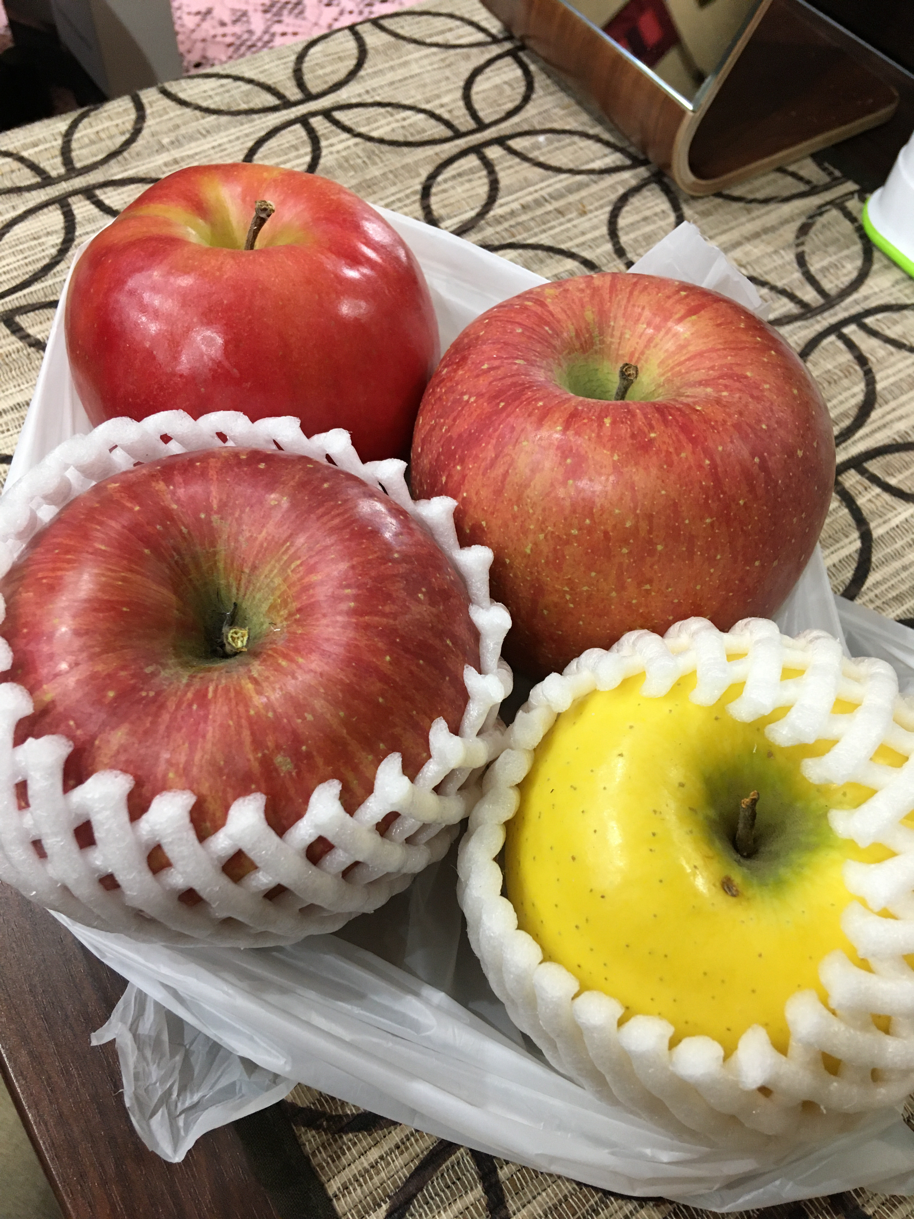 りんご食べ比べ！！