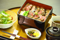 黒毛和牛ステーキ重