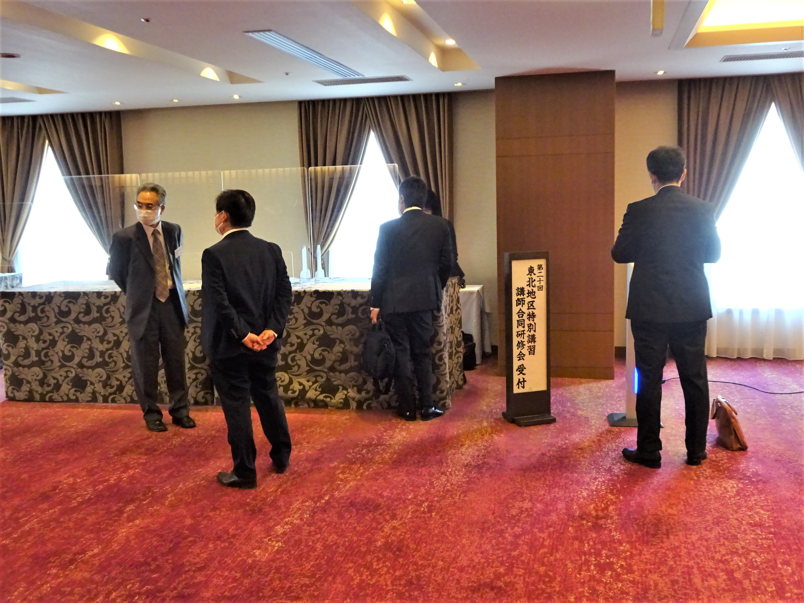 受付(秋田県警備業協会事務局対応)