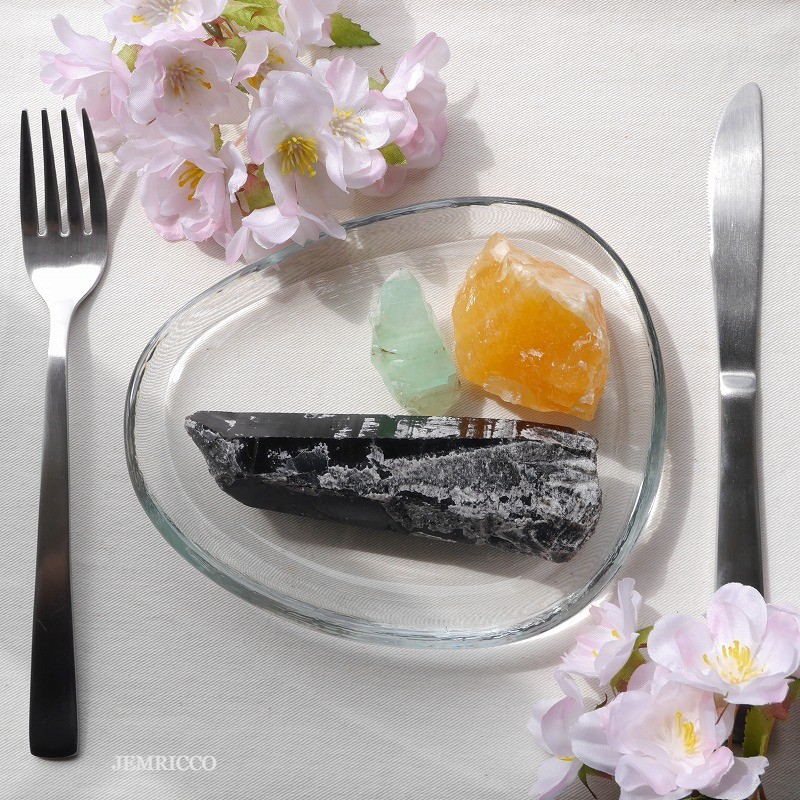 本日の朝食風🌸桜を添えて　内モンゴル自治区産水晶　グリーンカルサイト　オレンジカルサイト