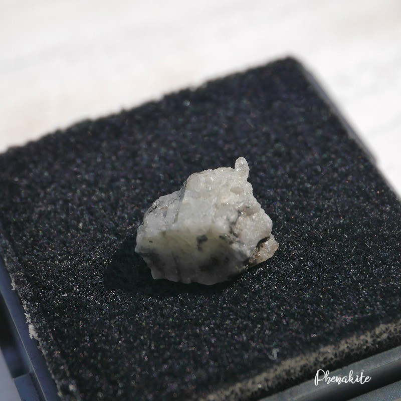 天然石フェナカイト結晶原石ルースケース付属鉱物✵それぞれ現物画像あり