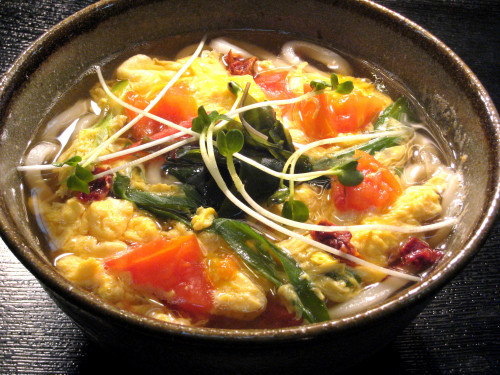 春イチ押し「トマトとじうどん」はじまりました