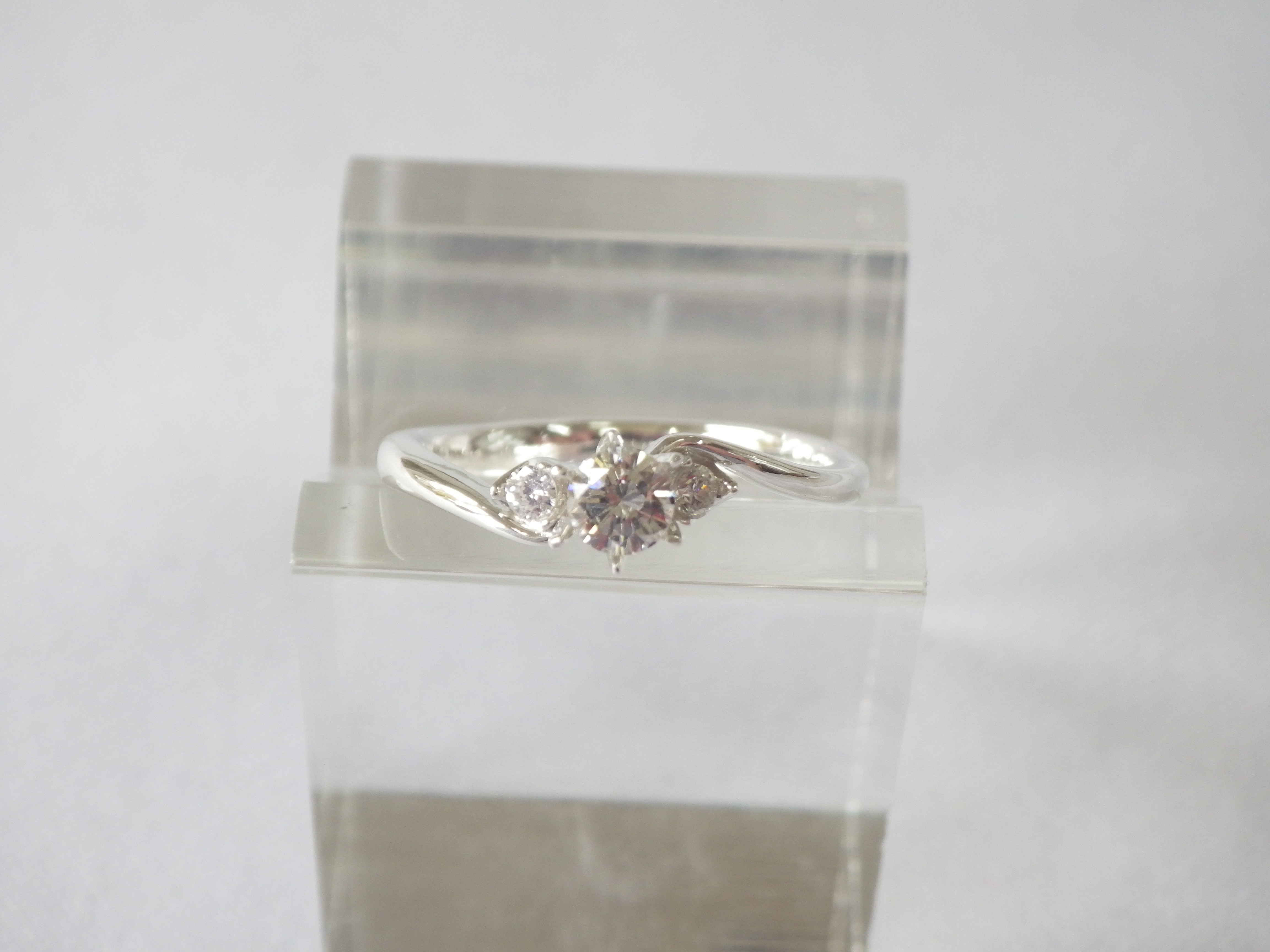 婚約指輪　Pt900　６本爪ダイヤリング(fu)　約０．２ct