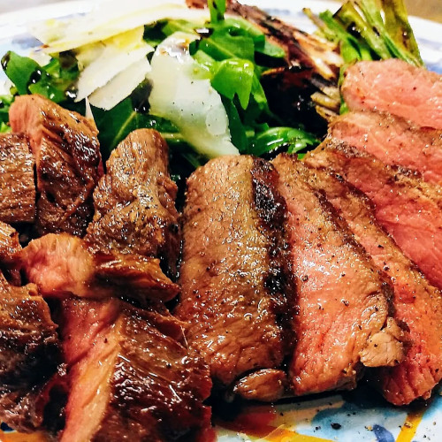 長崎県対馬産鹿ロース肉とヒレ肉のロースト