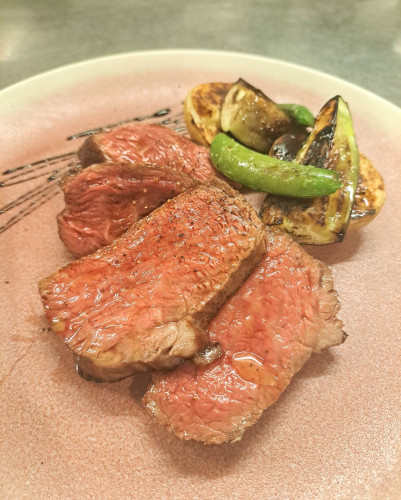 設楽町 段戸山高原牛 内もものグリル  “タリアータ”