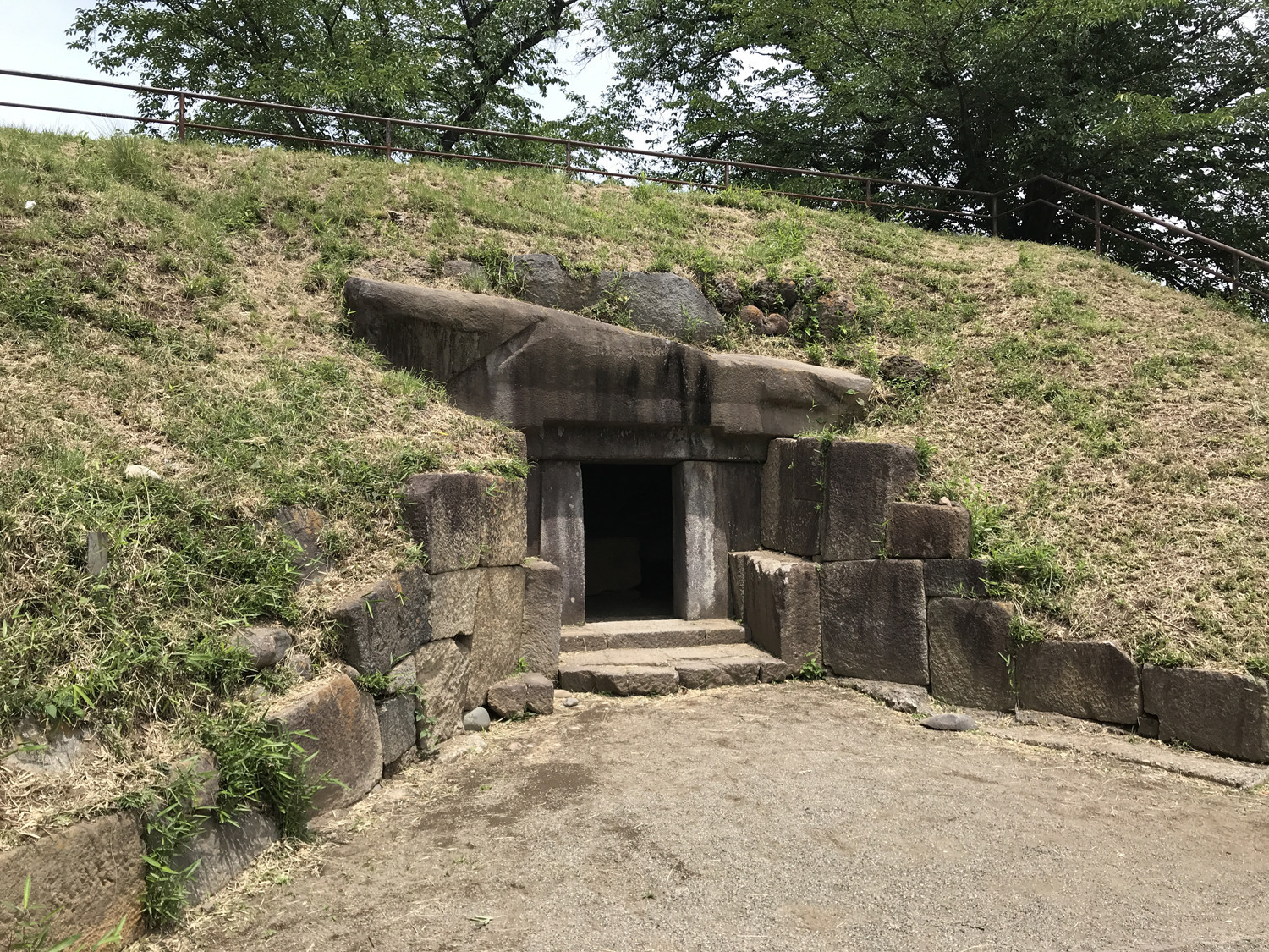 蛇穴山古墳　国史跡　前橋市総社町　7世紀後半築造