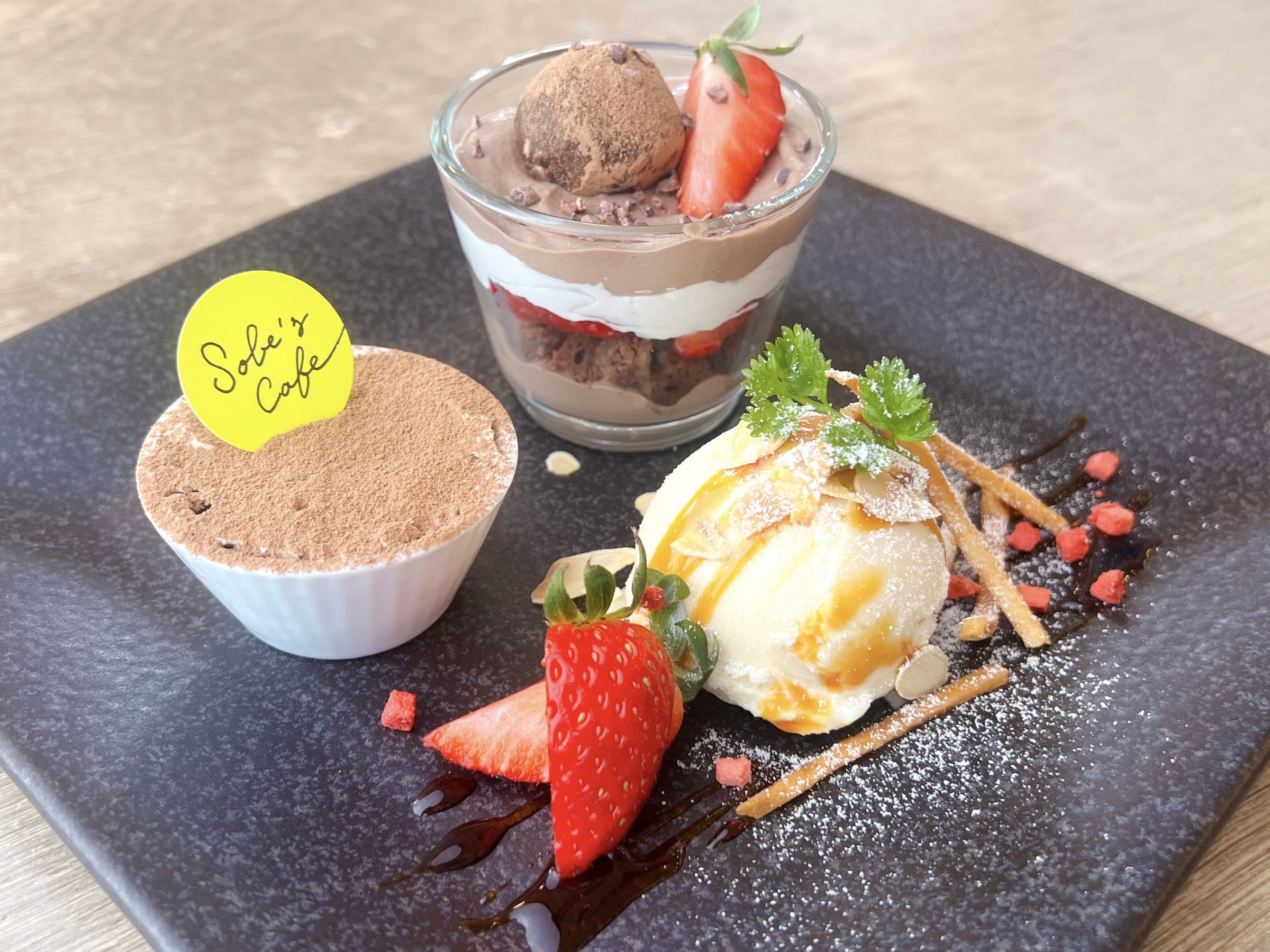 カフェタイム限定デザートの盛り合わせ