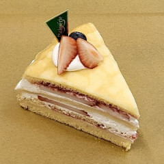 苺のミルクレープ