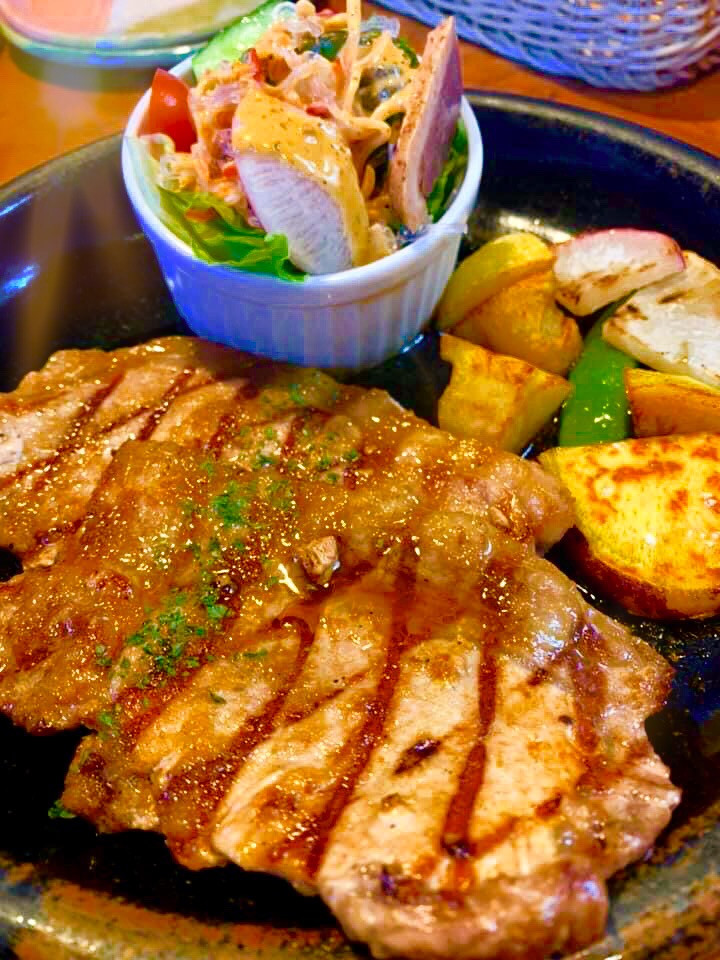 脂も甘くて美味しいフジザクラポークのグリル