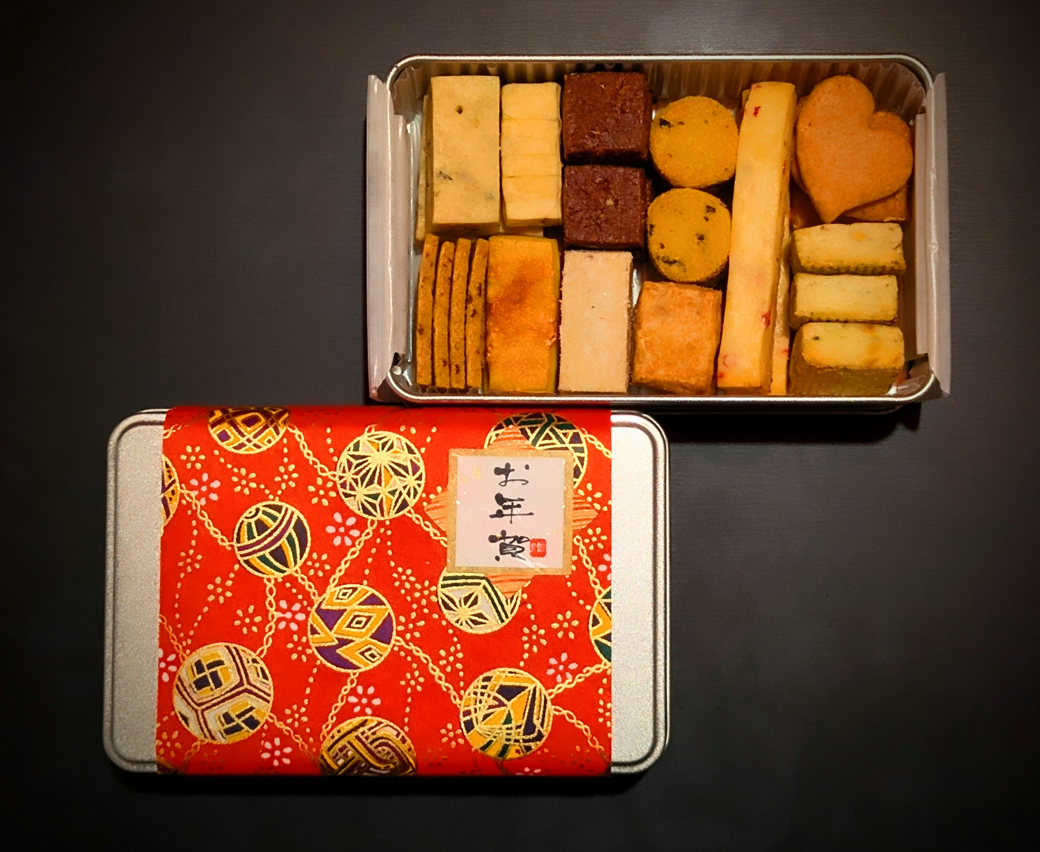 プティアミ缶のお年賀缶もご予約を承ります。