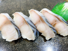 しめさば　（税込）2貫210円　4貫420円