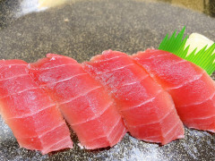 バチまぐろ　（税込）2貫250円　4貫500円