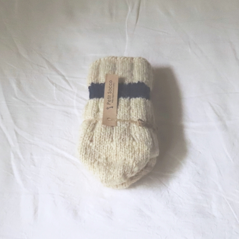 【online shop】新商品のお知らせ セルビア製手編み靴下（Čarape） ロングタイプ白・青（２０ｃｍ）