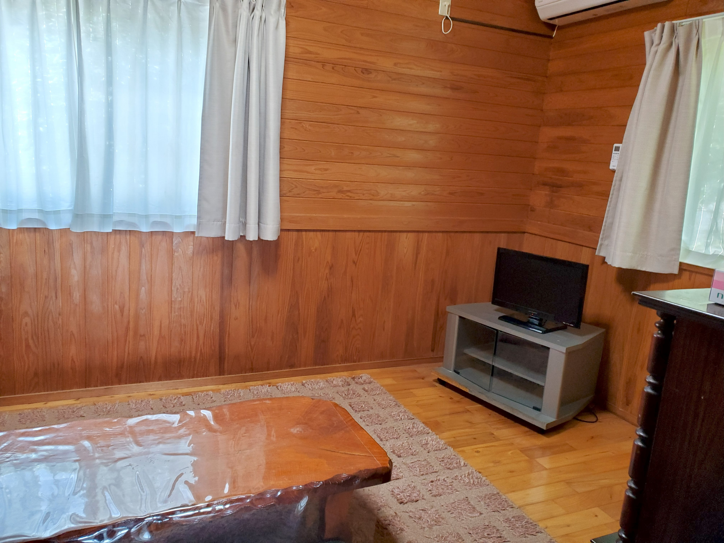 リビングで食事をしていただいています