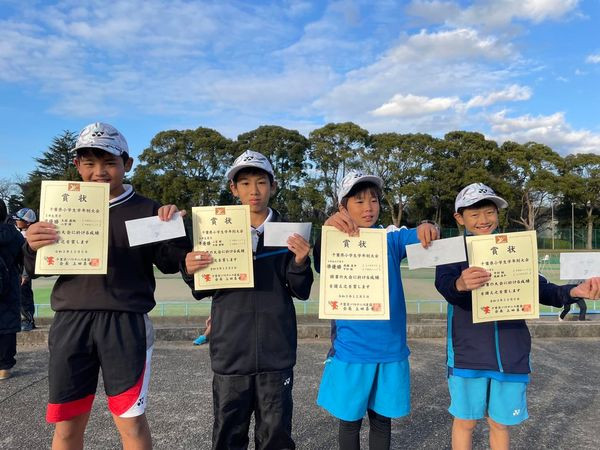 千葉県小学生学年別大会。男子は5年生の部で大庭・二宮ペアが準優勝。