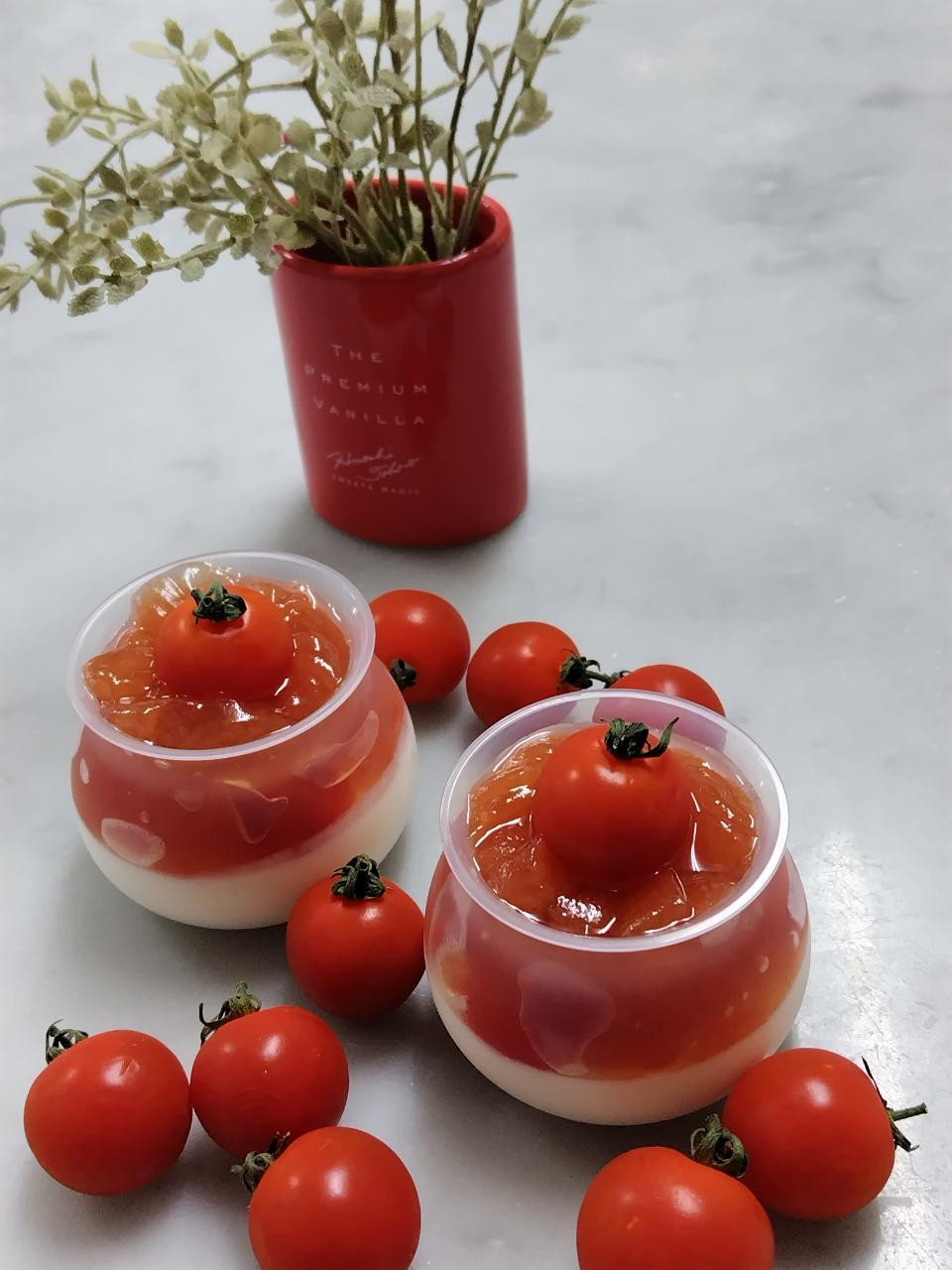 夏限定　トマトのゼリーとヨーグルトムース　販売開始