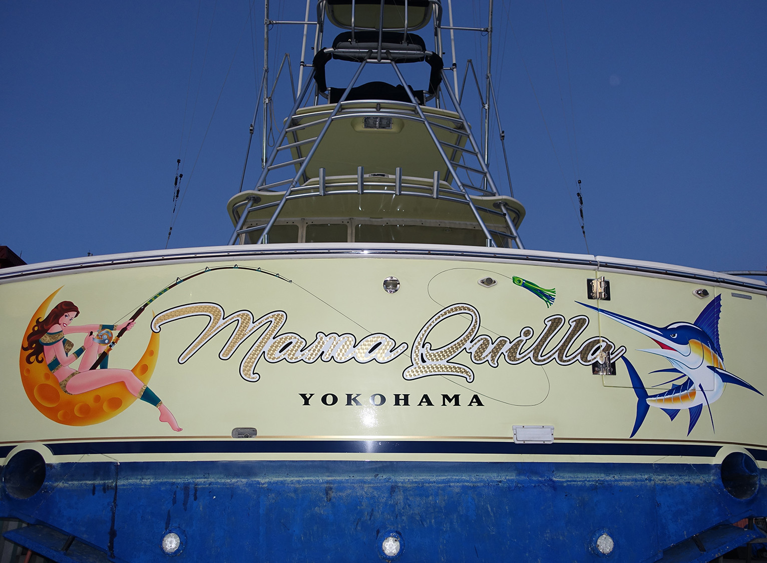 Albemarle 330XF：Mama Quilla艇トランサムアート 