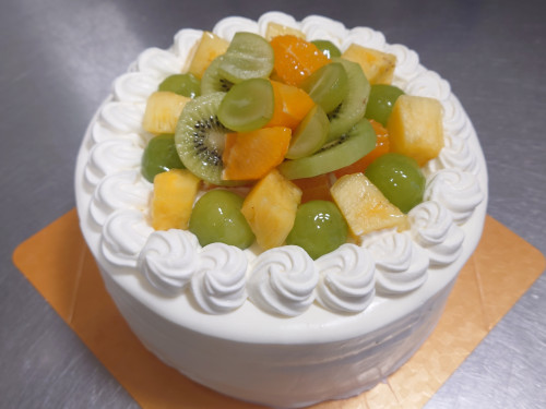 フルーツミックスのバースデーケーキ