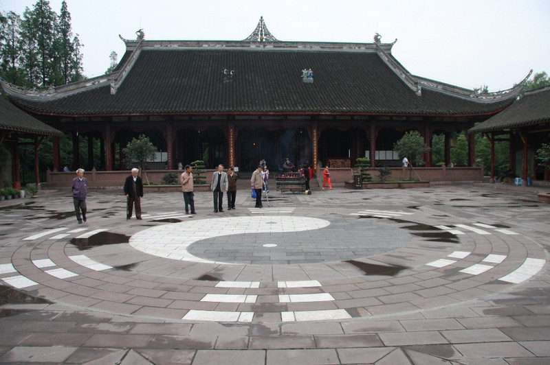 中国の道教寺院は易の八卦を彩った場所が多い