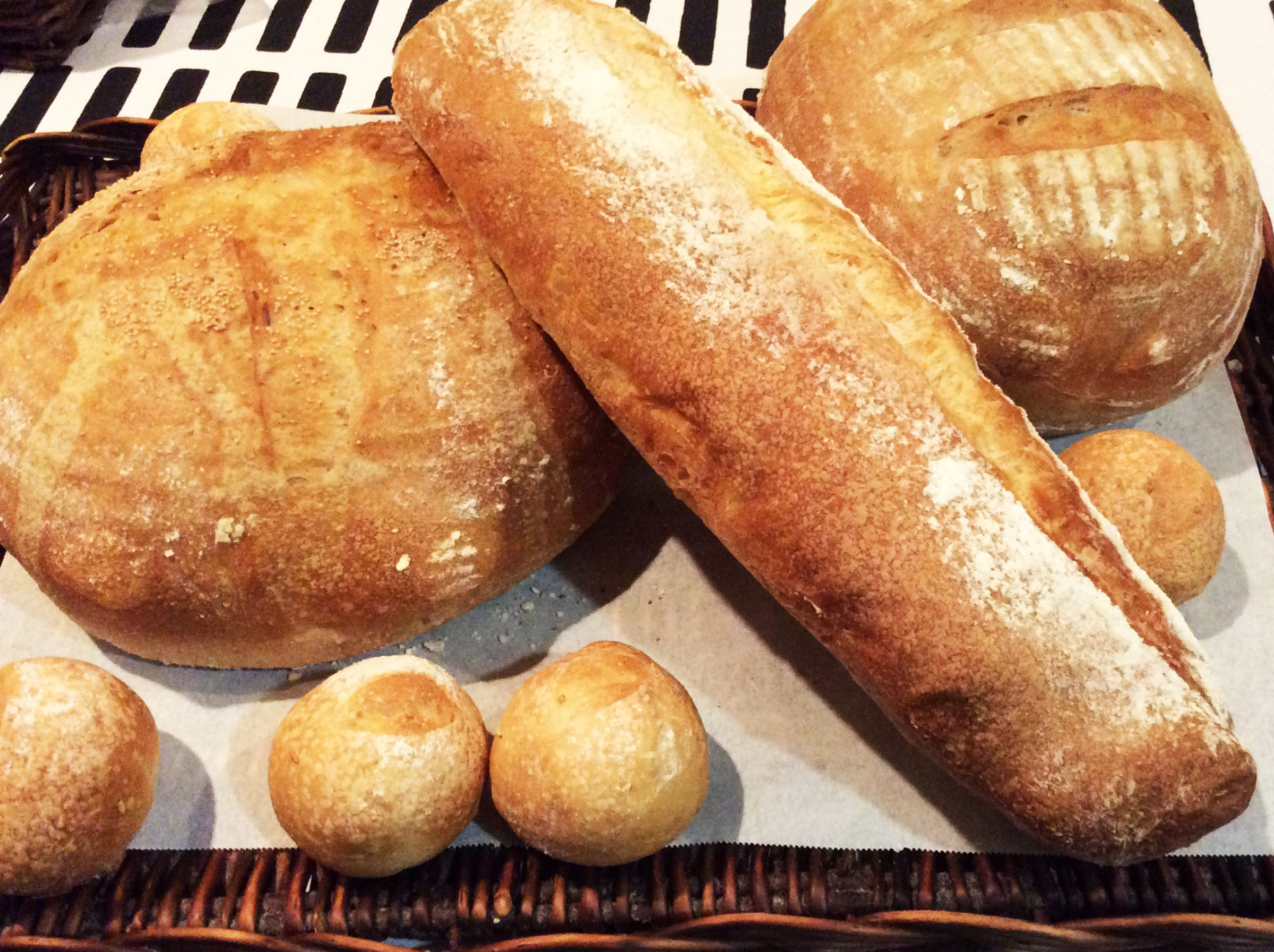 自家製低温熟成パン