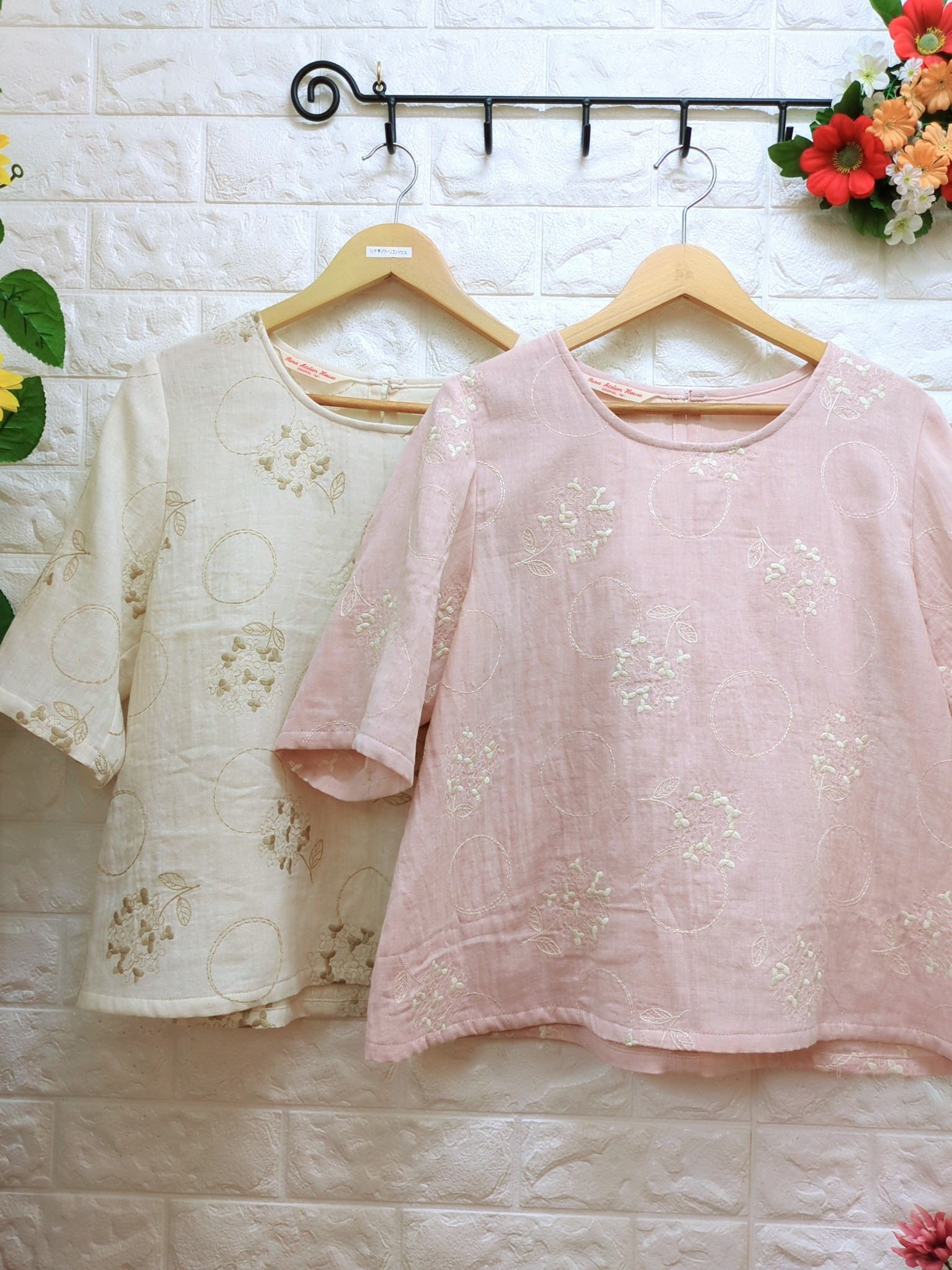 新作* 刺繍入りのガーゼブラウス♡
