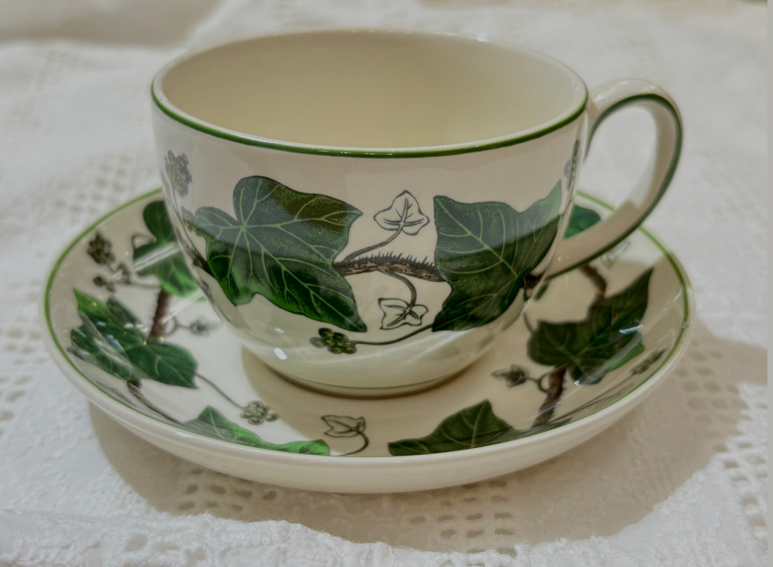 WEDGWOODナポレオンアイビーカップ&ソーサー廃盤品をお買い取り致しました☕️🌿わがままビンテージ雑色店🍰🧁