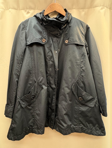 Burberry マウンテンパーカーをお買い取り致しました🌼わがままビンテージ雑色店☔️💦