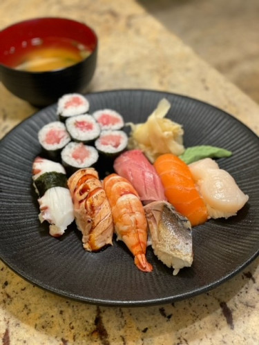 Sushi set 寿司盛り合わせ