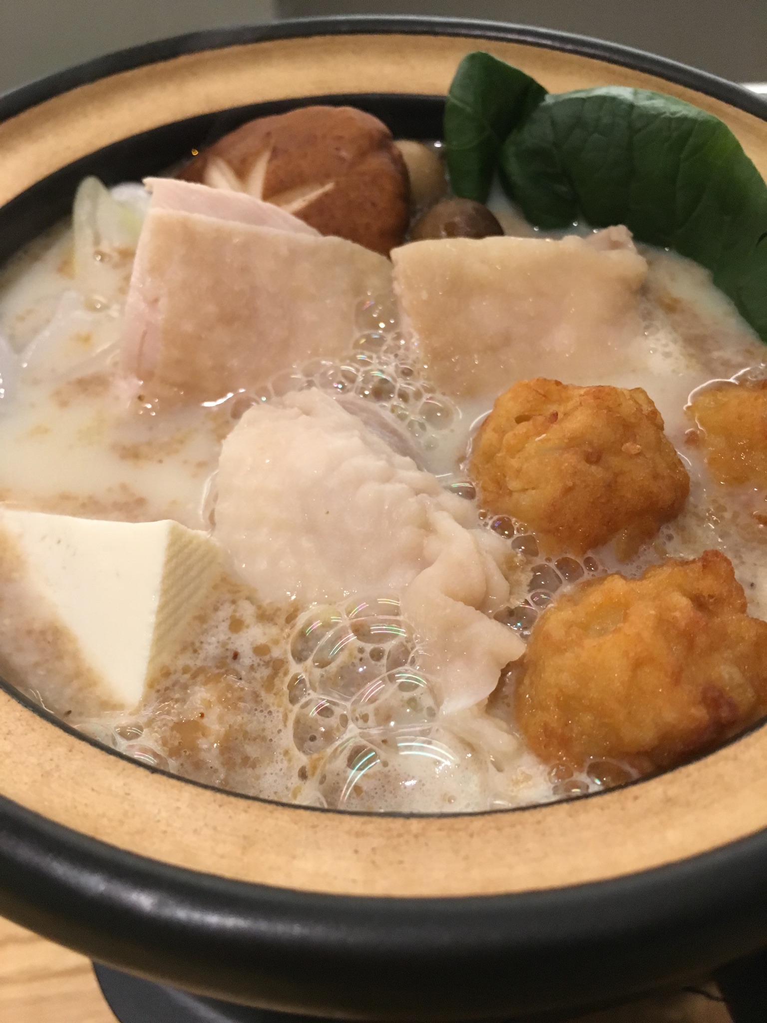 白胡麻豆乳鍋〜岩手県産鶏と団子