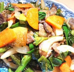 野菜もタップリ❗ お肉も堪能❗ エゾシカと安心野菜の生姜炒め