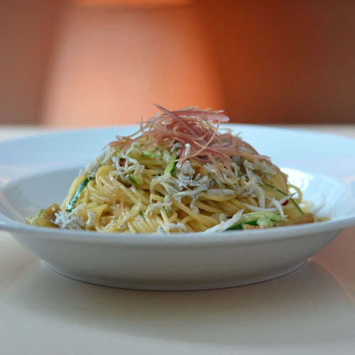 「焼きナスと釜揚げしらすのペペロンチーノ・スパゲティ みょうが&きゅうりも添えて」のご紹介