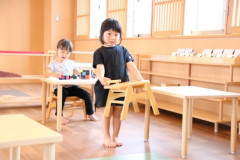 椅子を運ぶ.JPG