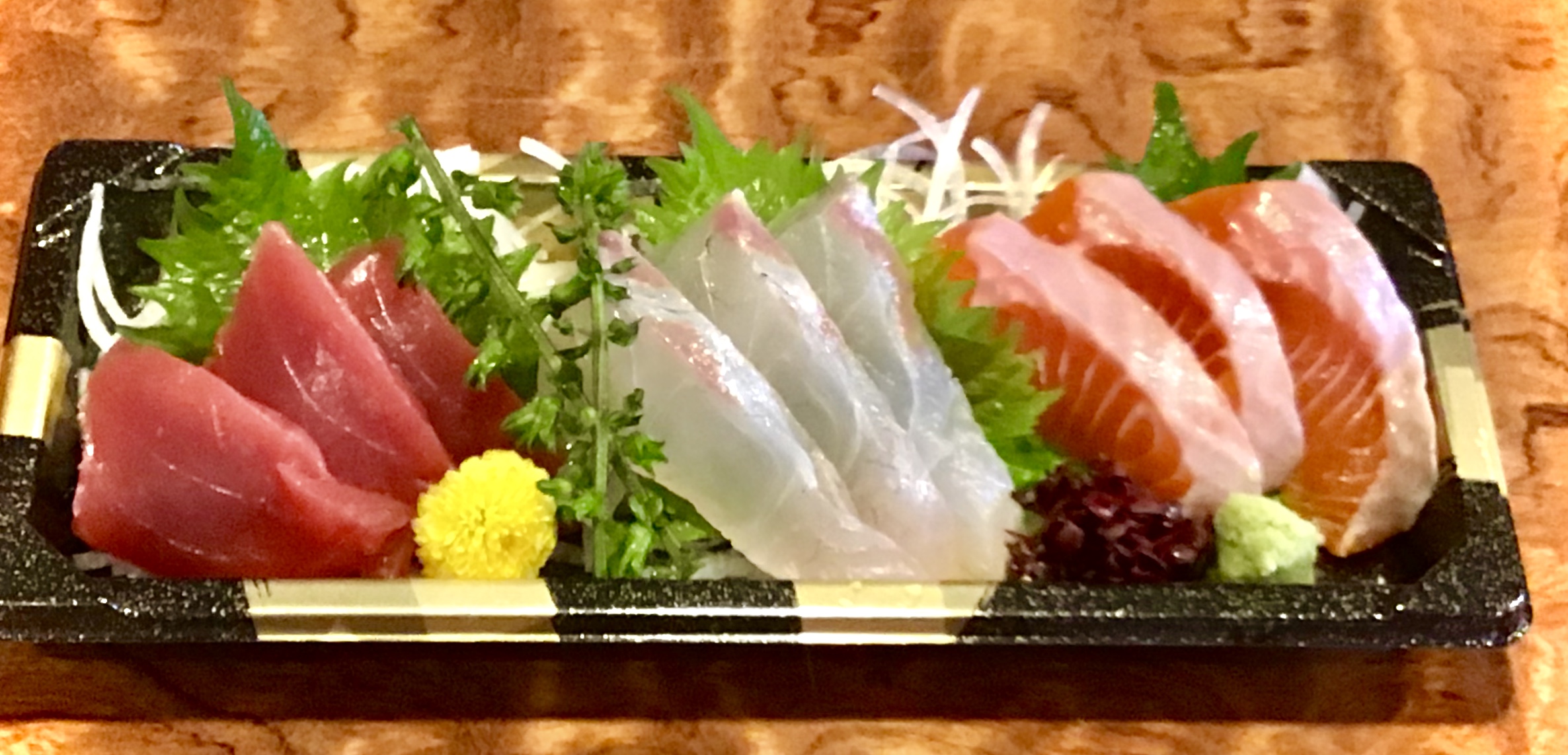 本マグロとオススメ鮮魚の刺身盛り合わせ