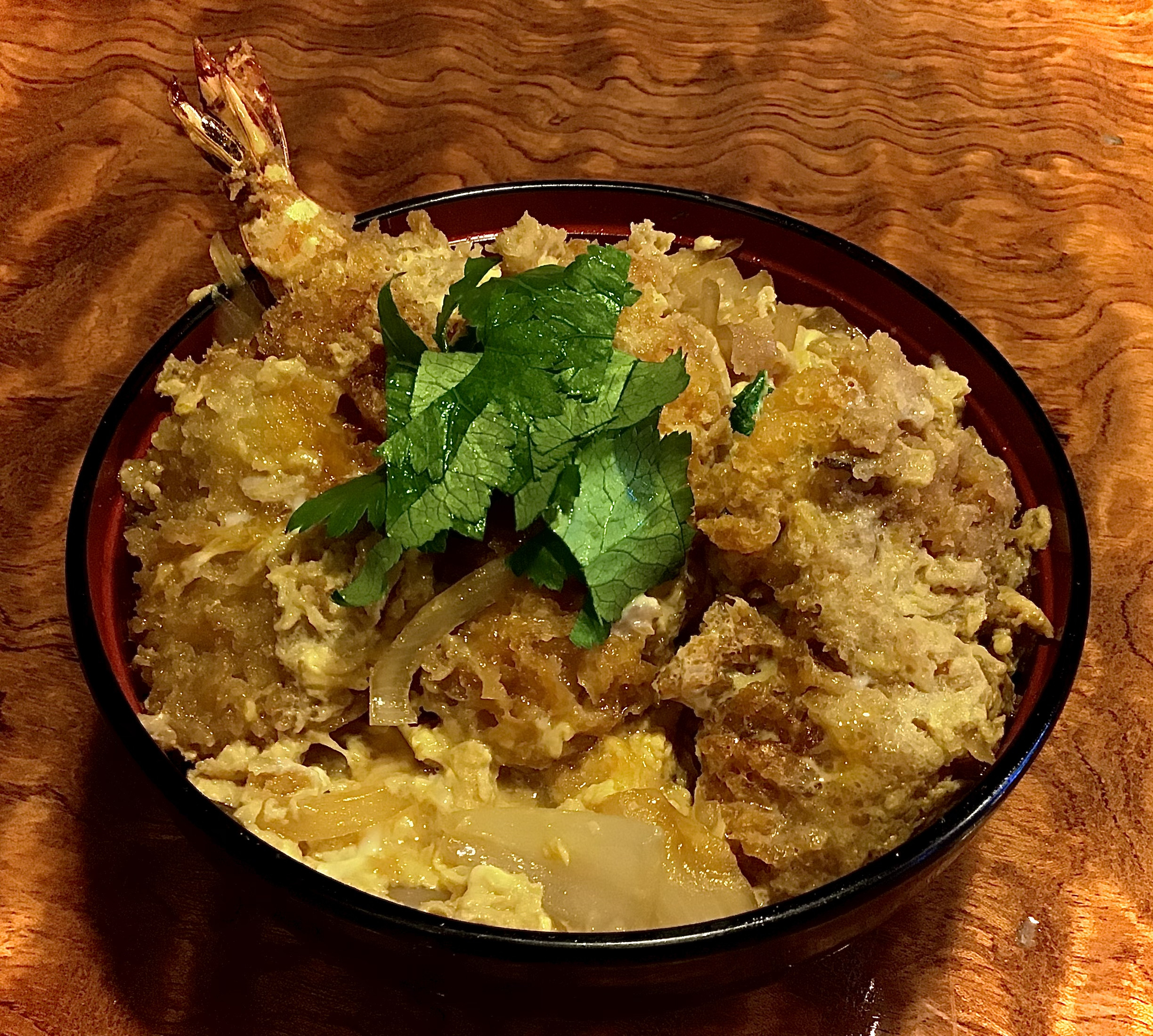 海老と牡蠣の海鮮玉子とじ丼