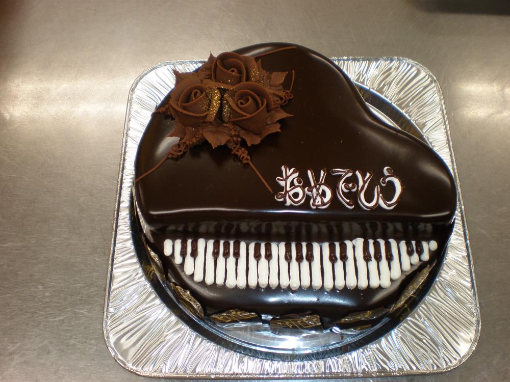 手造り菓子の店コセキ オリジナルケーキのピアノ