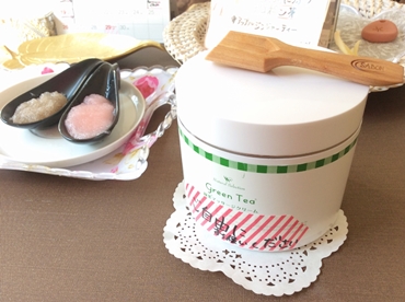 運動不足もスッキリ!スルスル~コスパよし、緑茶クリーム入荷♪