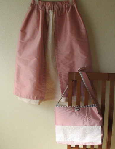 ピンクスカートとバッグ.JPG